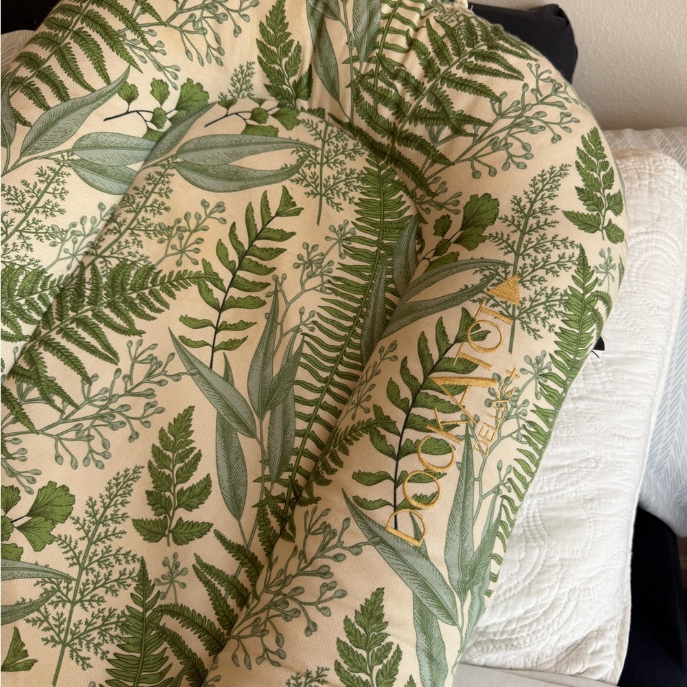 Green Leaf Patterned dockatot deluxe - Picture 2 of 3